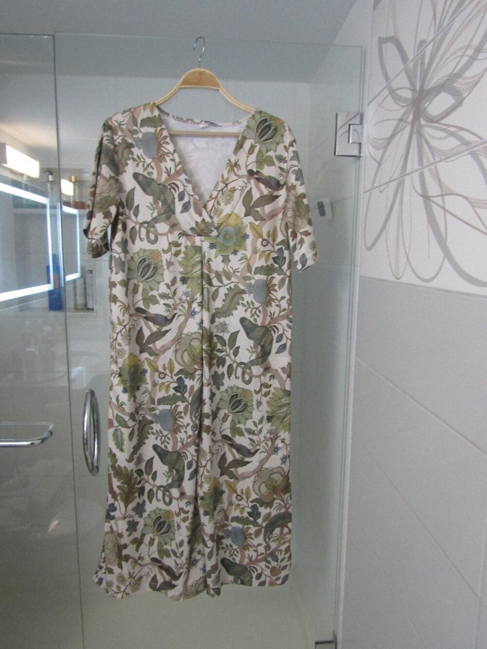 Green & White Botanical Print Caftan---Size Small/Medium